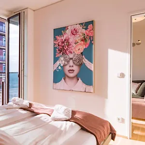 Апартаменты Triiiple Tower Dream With Rooftop-summer-pool, Вена